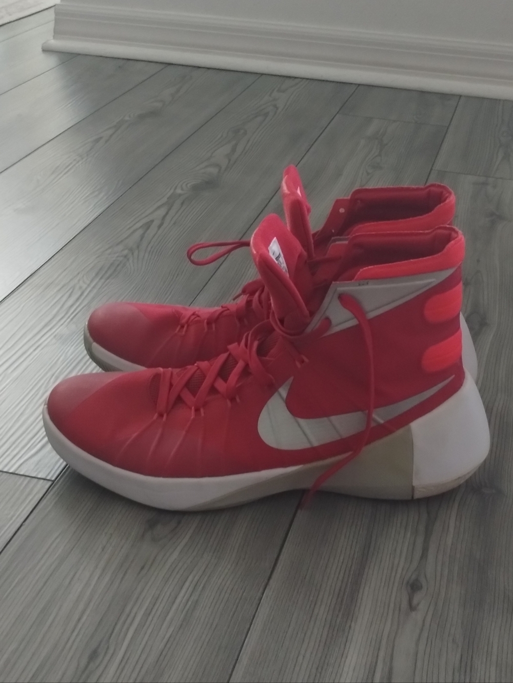 Hyperdunks 2015 Nike Red and Metallic Silver High-Top Athletic Sneakers